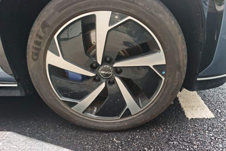 Used BYD Sealion 07 EV 2024 610 Long-Range Version Right Front Wheel Hub