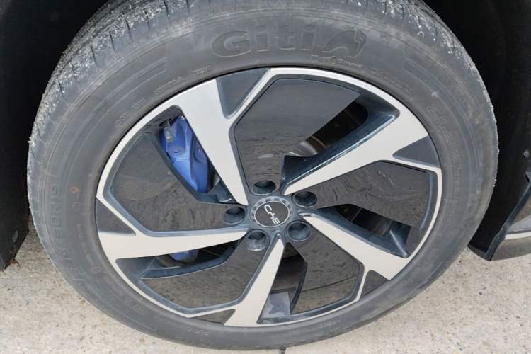 Used BYD Sealion 07 EV 2024 610 Zhihang Edition Right Front Wheel Hub