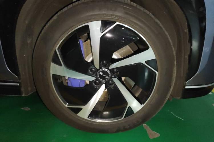 Used BYD Sealion 07 EV 2024 610 Zhihang Edition Right Front Wheel Hub