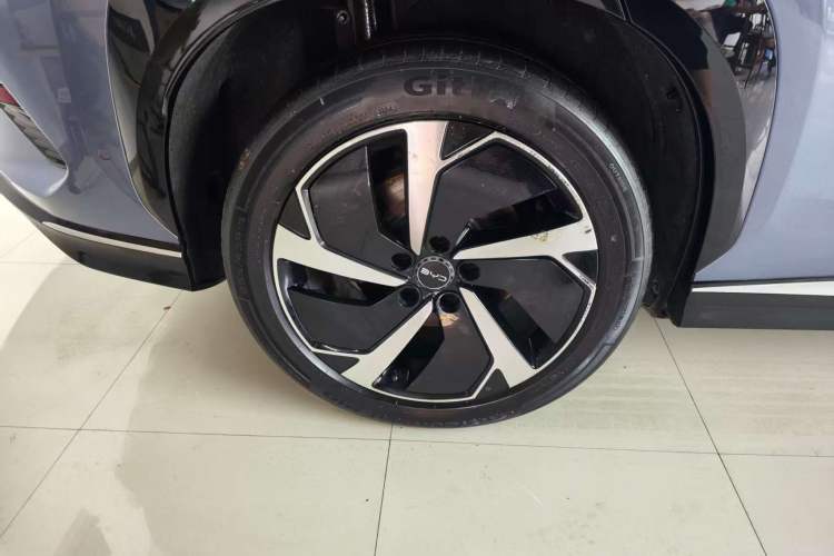 Used BYD Sealion 07 EV 2024 610 Zhihang Edition Right Rear Wheel Hub