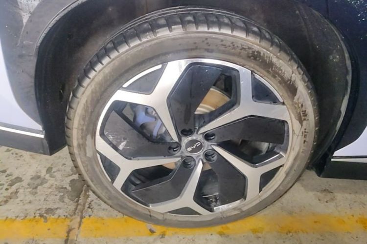 Used BYD Sealion 07 EV 2024 550 All-Wheel-Drive Smart Navigation Version Right Rear Wheel Hub