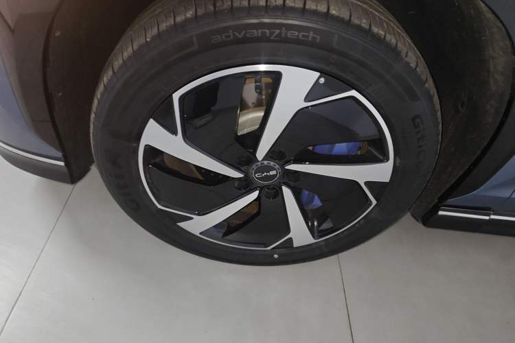 Used BYD Sealion 07 EV 2024 610 Long-Range Version Left Front Wheel Hub