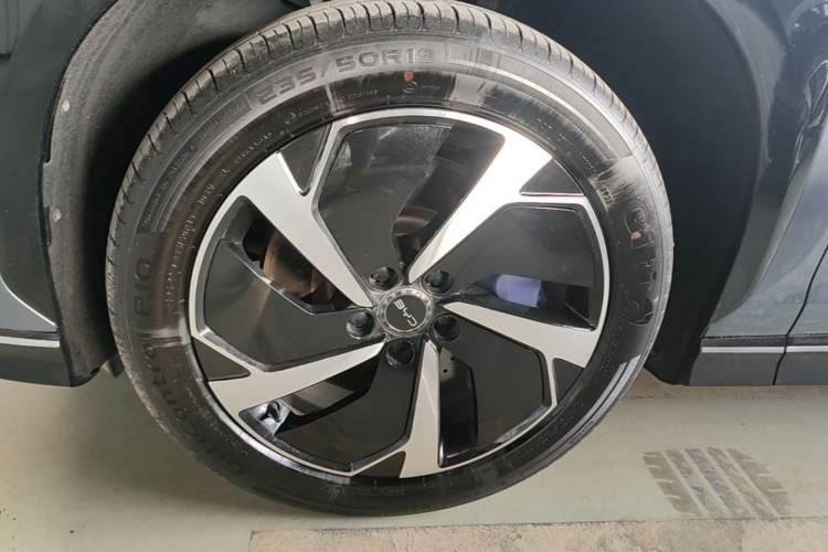 Used BYD Sealion 07 EV 2024 610 Long-Range Version Left Front Wheel Hub