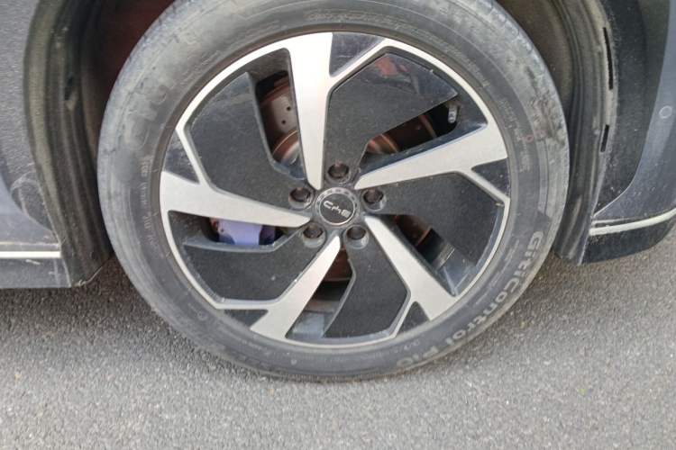 Used BYD Sealion 07 EV 2024 610 Long-Range Version Right Front Wheel Hub
