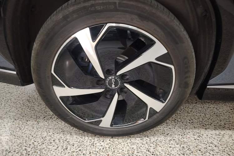 Used BYD Sealion 07 EV 2024 610 Zhihang Edition Right Rear Wheel Hub
