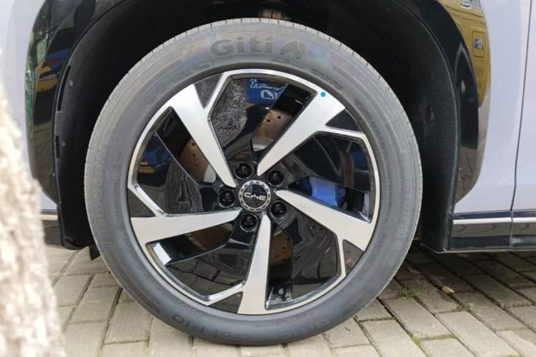 Used BYD Sealion 07 EV 2024 610 Long-Range Version Left Front Wheel Hub