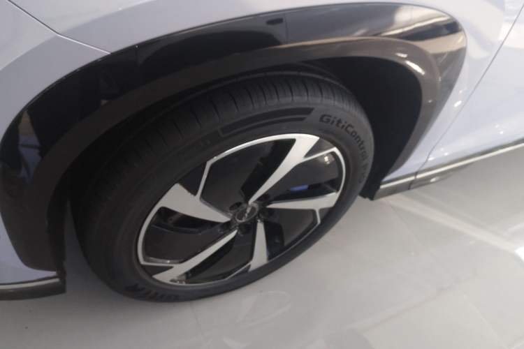 Used BYD Sealion 07 EV 2024 610 Zhihang Edition Left Front Wheel Hub