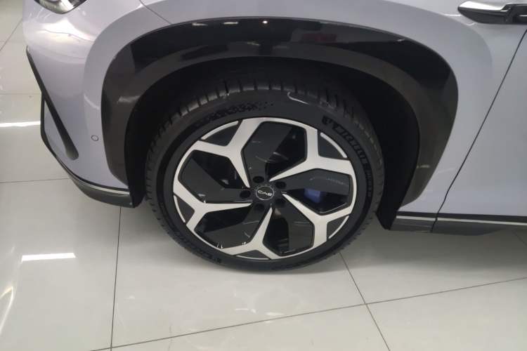 Used BYD Sealion 07 EV 2024 550 All-Wheel-Drive Smart Navigation Version Left Front Wheel Hub