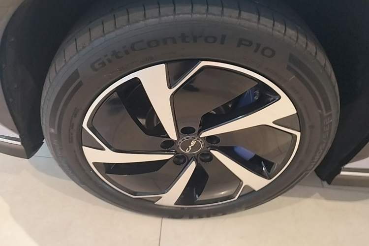 Used BYD Sealion 07 EV 2024 610 Zhihang Edition Left Front Wheel Hub