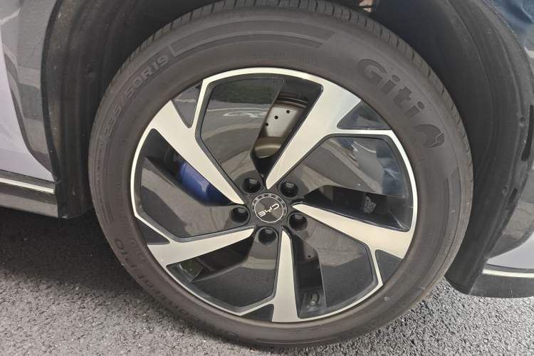 Used BYD Sealion 07 EV 2024 610 Long-Range Version Right Front Wheel Hub