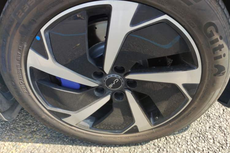 Used BYD Sealion 07 EV 2024 610 Long-Range Version Right Front Wheel Hub