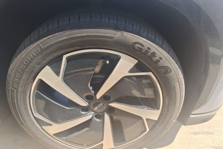 Used BYD Sealion 07 EV 2024 610 Zhihang Edition Right Front Wheel Hub