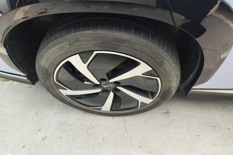 Used BYD Sealion 07 EV 2024 610 Zhihang Edition Right Rear Wheel Hub