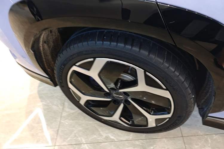 Used BYD Sealion 07 EV 2024 550 All-Wheel-Drive Smart Navigation Version Right Rear Wheel Hub