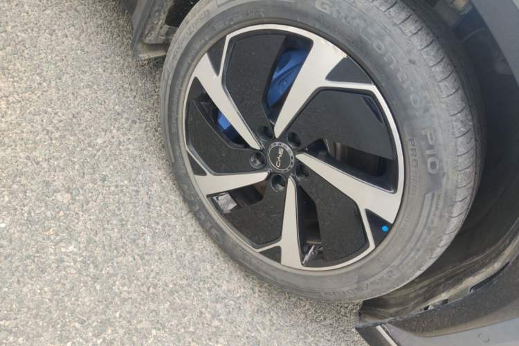 Used BYD Sealion 07 EV 2024 610 Zhihang Edition Right Front Wheel Hub