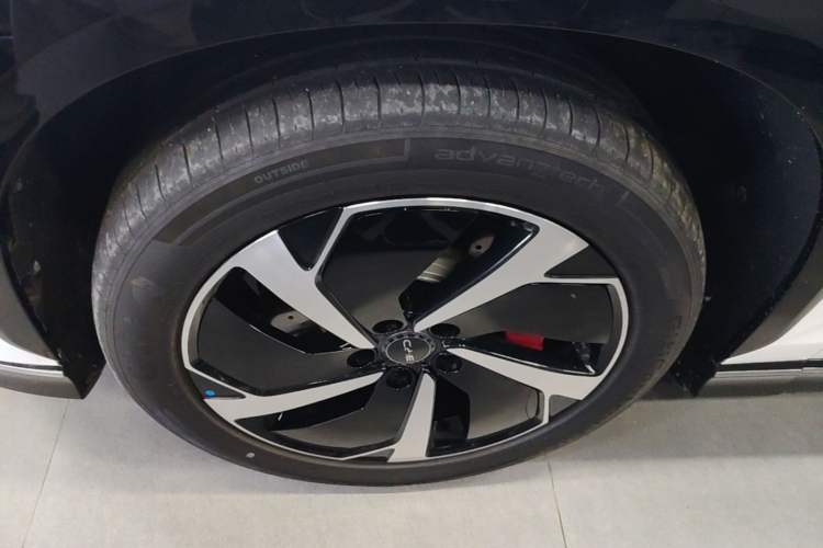 Used BYD Sealion 07 EV 2024 610 Long-Range Version Left Front Wheel Hub