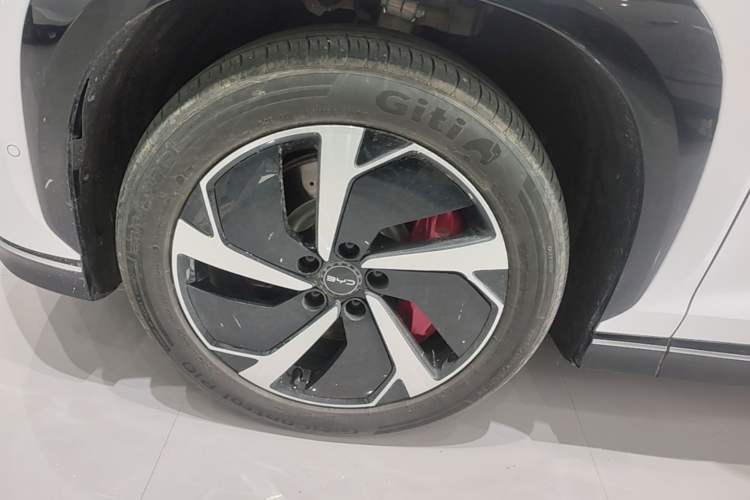 Used BYD Sealion 07 EV 2024 610 Long-Range Version Left Front Wheel Hub