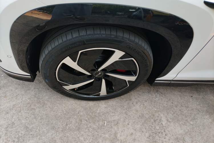 Used BYD Sealion 07 EV 2024 610 Zhihang Edition Left Front Wheel Hub