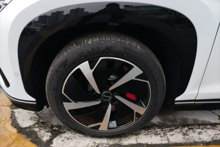 Used BYD Sealion 07 EV 2024 610 Long-Range Version Left Front Wheel Hub
