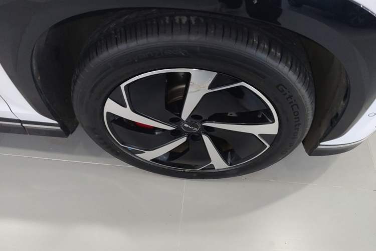 Used BYD Sealion 07 EV 2024 610 Zhihang Edition Right Front Wheel Hub