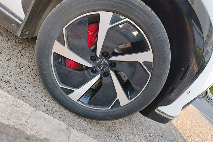 Used BYD Sealion 07 EV 2024 610 Zhihang Edition Right Front Wheel Hub