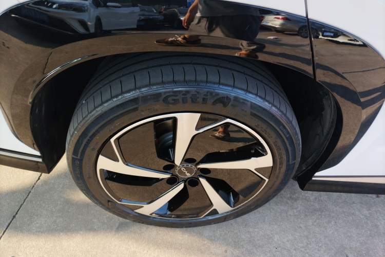 Used BYD Sealion 07 EV 2024 610 Zhihang Edition Right Rear Wheel Hub