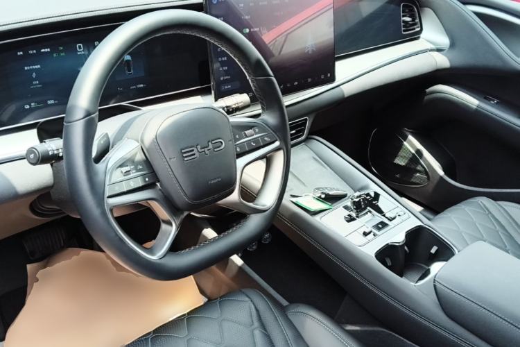 Used BYD Sealion 07 EV 2025 610 Intelligent Driving Edition Center Console