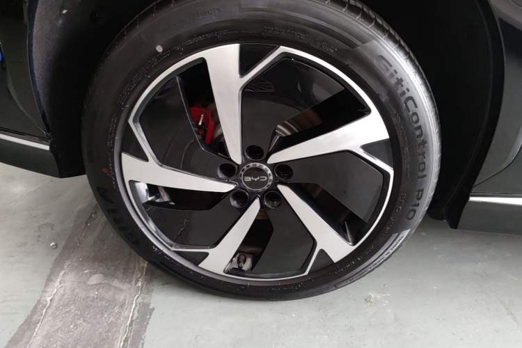 Used BYD Sealion 07 EV 2025 610 Zhihang Edition Right Rear Wheel Hub