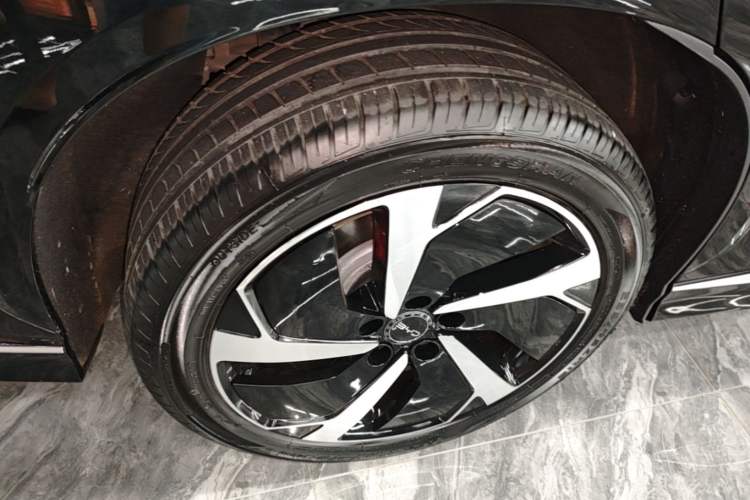 Used BYD Sealion 07 EV 2025 610 Intelligent Driving Edition Right Rear Wheel Hub