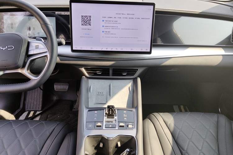 Used BYD Sealion 07 EV 2025 610 Intelligent Driving Edition Audio And AC Panel