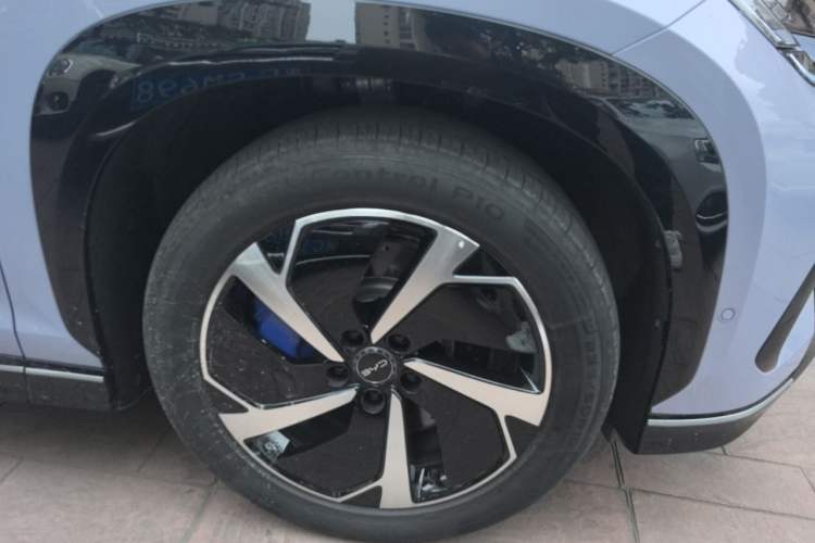 Used BYD Sealion 07 EV 2025 610 Zhihang Edition Right Front Wheel Hub