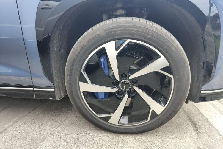 Used BYD Sealion 07 EV 2025 610 Zhihang Edition Right Front Wheel Hub