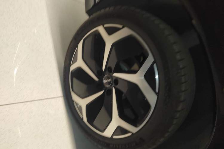 Used BYD Sealion 07 EV 2025 550 All-Wheel Drive Intelligent Driving Version Right Rear Wheel Hub