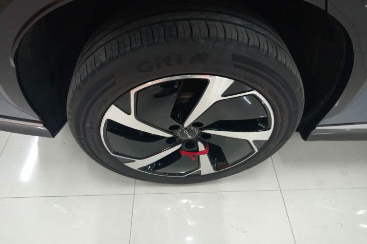 Used BYD Sealion 07 EV 2025 610 Zhihang Edition Right Rear Wheel Hub
