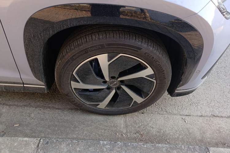 Used BYD Sealion 07 EV 2025 610 Zhihang Edition Right Front Wheel Hub