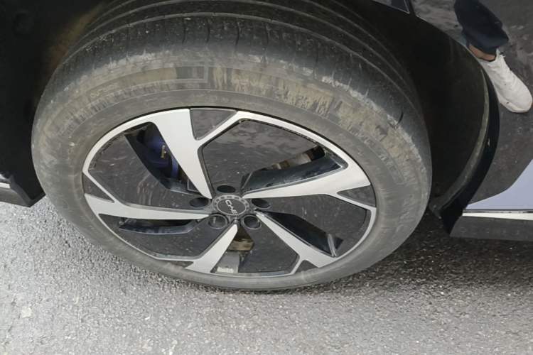 Used BYD Sealion 07 EV 2025 610 Zhihang Edition Right Rear Wheel Hub