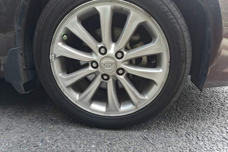 Used BYD Sirui 2013 1.5TID Automatic Prestige Model Right Front Wheel Hub