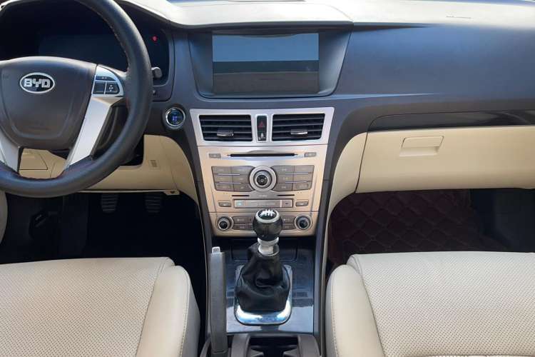 Used BYD Sirui 2013 1.5TI Manual Luxury Model Audio And AC Panel