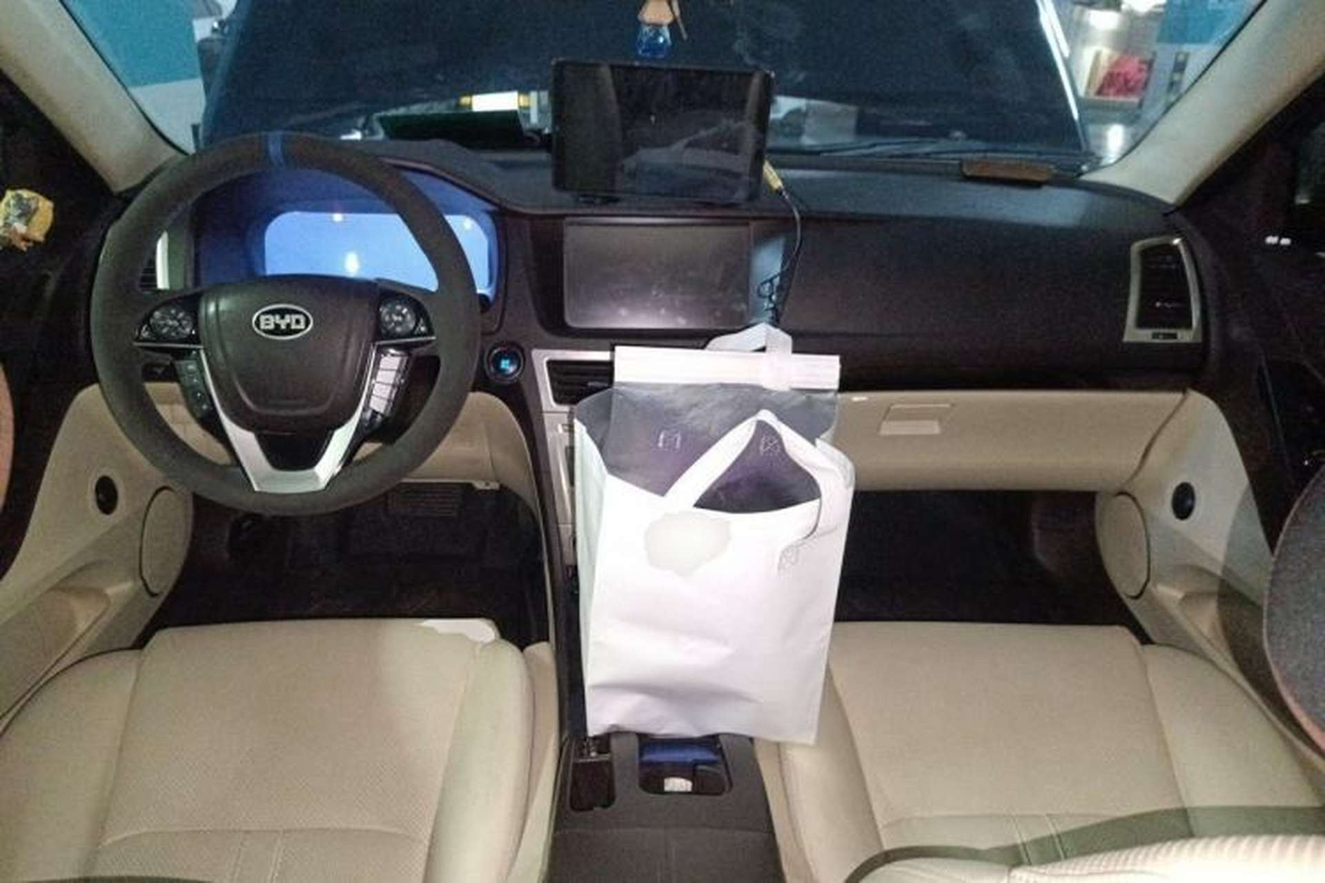 Used BYD Sirui 2013 1.5TID Automatic Prestige Model Center Console