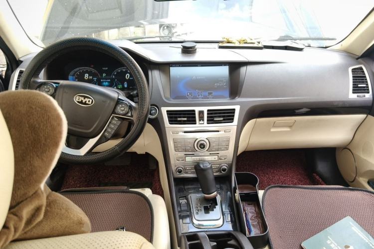 Used BYD Sirui 2013 1.5TID Automatic Prestige Model Center Console