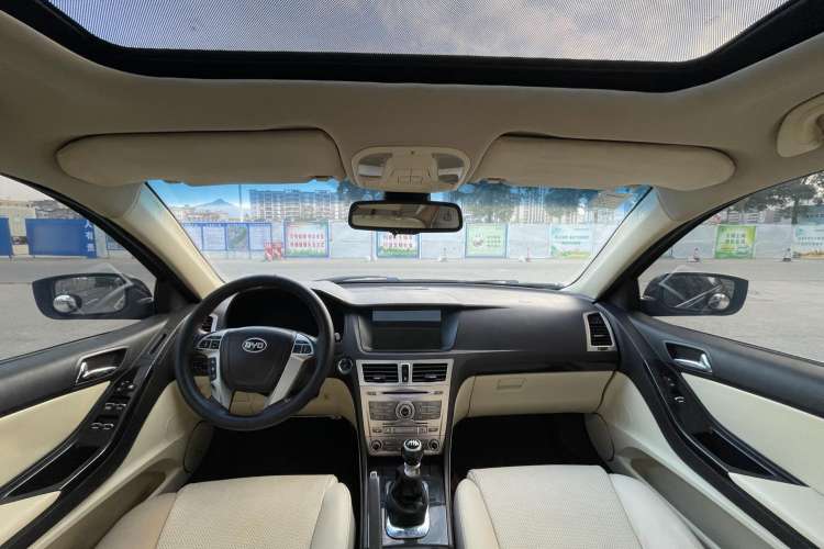 Used BYD Sirui 2013 1.5TI Manual Luxury Model Center Console