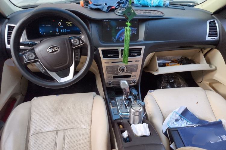 Used BYD Sirui 2013 1.5TID Automatic Luxury Model Center Console