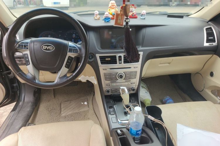 Used BYD Sirui 2013 1.5TID Automatic Prestige Model Center Console