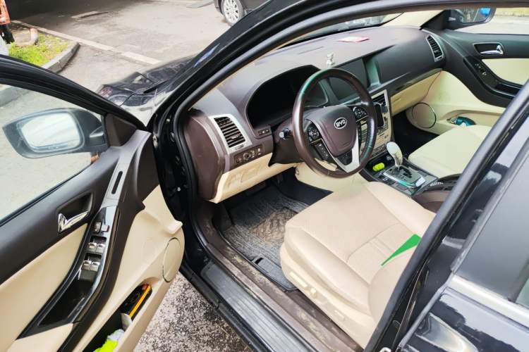 Used BYD Sirui 2013 1.5TID Automatic Prestige Model Driver Seat