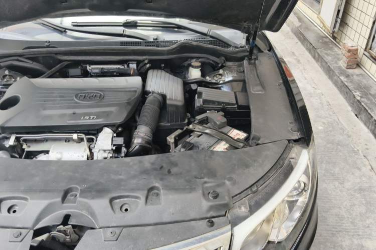 Used BYD Sirui 2013 1.5TID Automatic Prestige Model Engine Bay Left