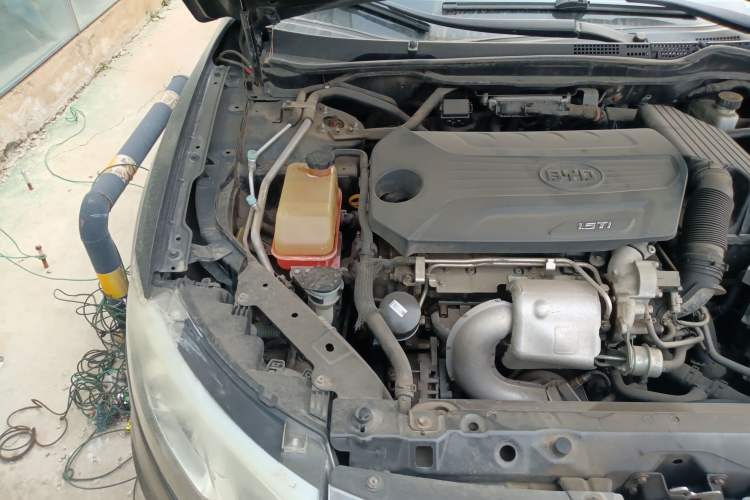 Used BYD Sirui 2013 1.5TID Automatic Prestige Model Engine Bay Right