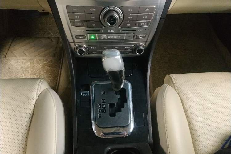 Used BYD Sirui 2013 1.5TID Automatic Prestige Model Gear Lever