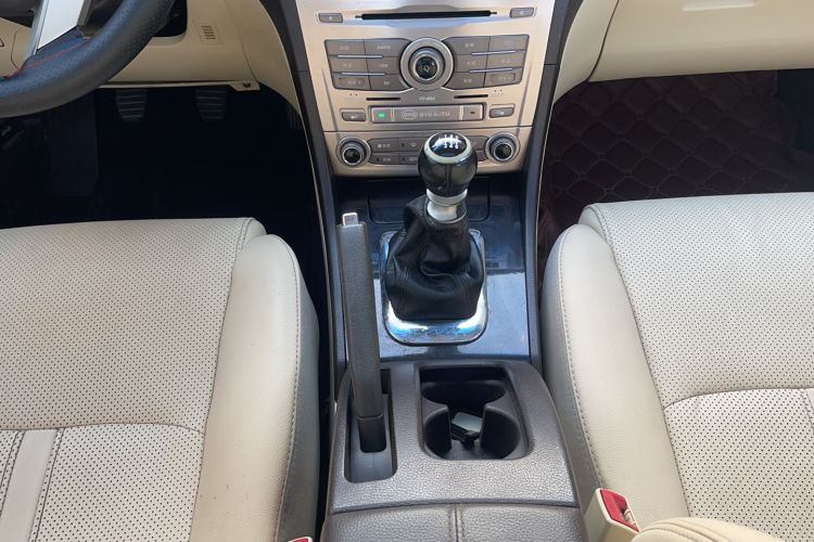 Used BYD Sirui 2013 1.5TI Manual Luxury Model Gear Lever