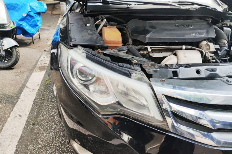 Used BYD Sirui 2013 1.5TID Automatic Prestige Model Right Front Headlight