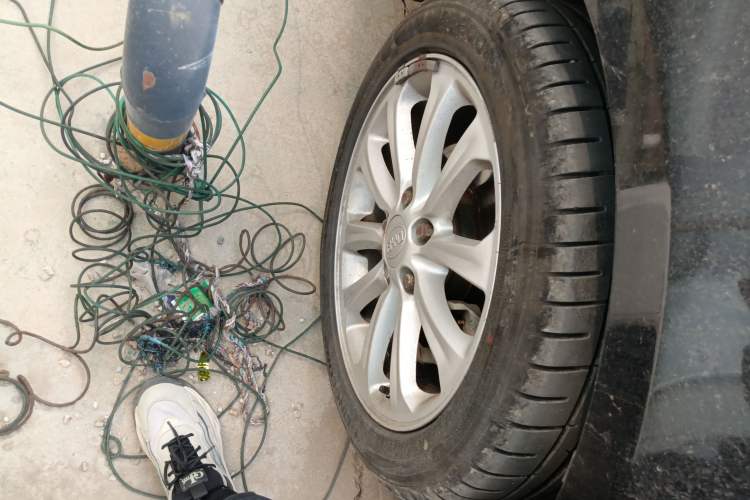 Used BYD Sirui 2013 1.5TID Automatic Prestige Model Right Front Wheel Hub